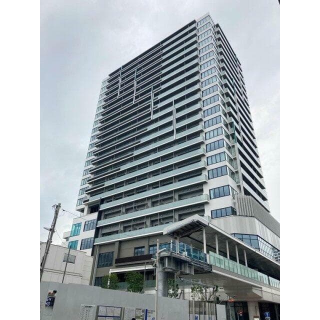 1562552593 640x640 -ffffff